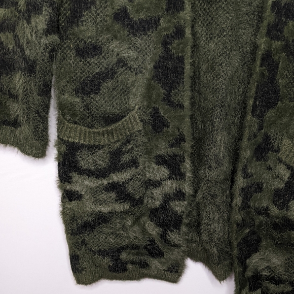 Fate Fuzzy Camo Cardigan - Picture 4 of 6
